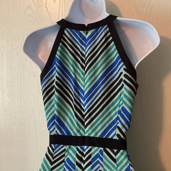 GORGEOUS Ann Taylor chevron-printed dress, size 0P - Picture 3 of 5